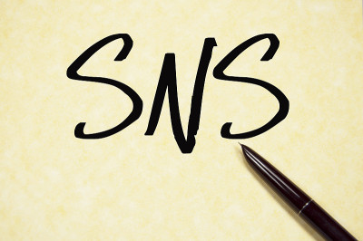 SNS词写在纸上