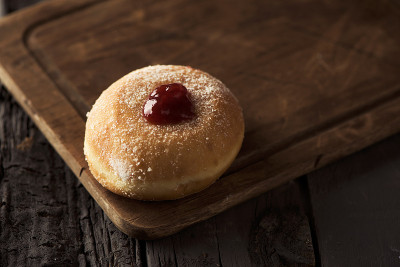 sufganiyah，犹太人在光明节吃的甜甜圈