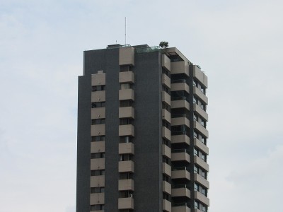 大都市公寓楼的正面