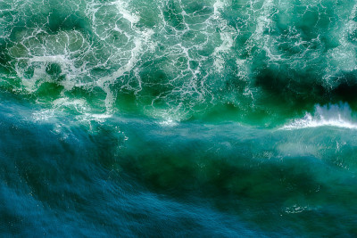 海浪接近海岸