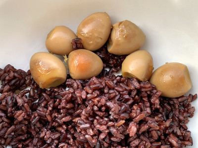 鹌鹑蛋炖饭