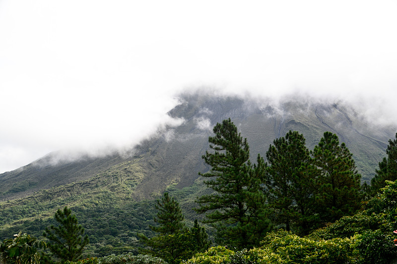 阿雷纳尔火山一瞥