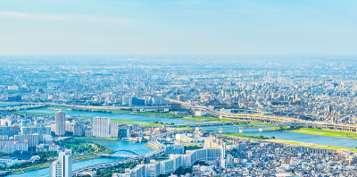 城市城市天际线鸟瞰图在近藤区，日本
