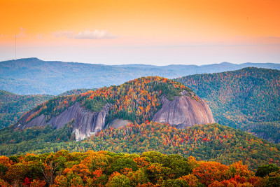 皮斯加国家森林，北卡罗莱纳，美国在Looking Glass Rock