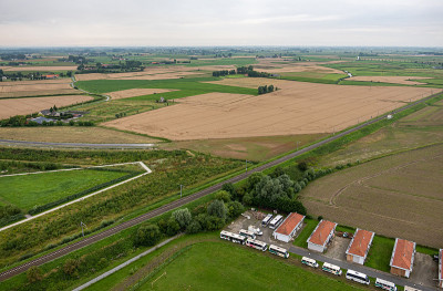 比利时Diksmuide IJzertoren东南部广阔的农业景观