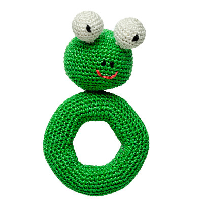 Amigurumi钩针青蛙玩具孤立在白色的背景