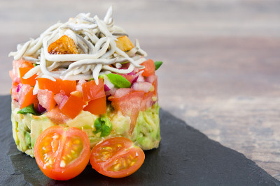 蔬菜和小鳗鱼或elvers tartar