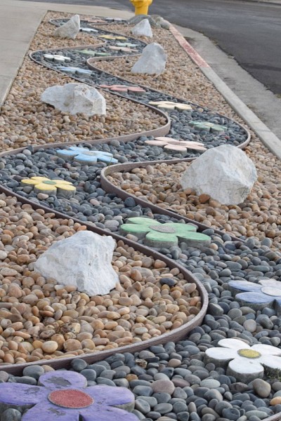 人行道上花路