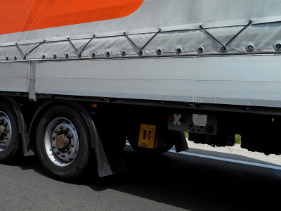 在高速公路上超车