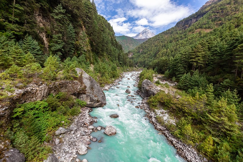 珠穆朗玛峰，珠穆朗玛峰大本营的吊桥，喜马拉雅山脉，萨加玛塔国家公园，尼泊尔。