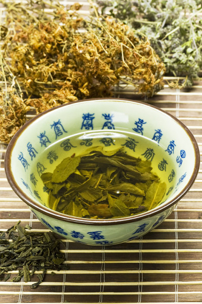 茶,草药