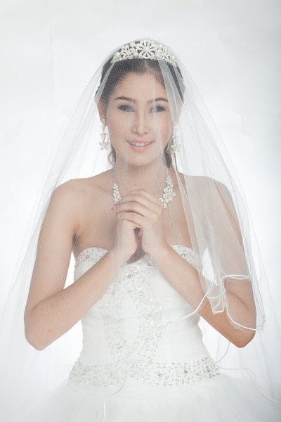 美丽女子婚纱仙权杖翼工作室灯