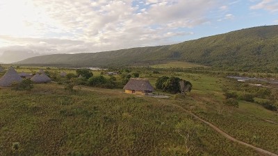 委内瑞拉卡纳伊马国家公园原住民村庄的鸟瞰图