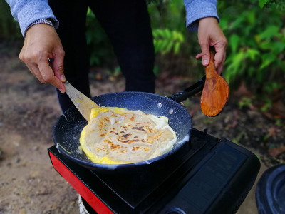 在森林里做饭