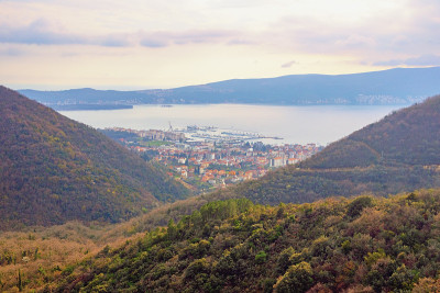 美丽的地中海风景。黑山，科托尔湾