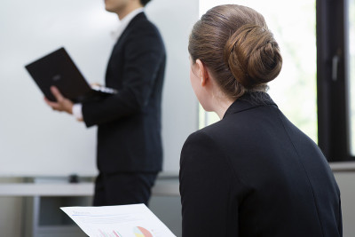 商务人士做演示
