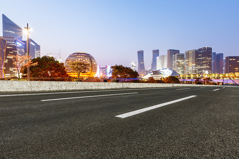 新的柏油路和杭州美丽的城市景观