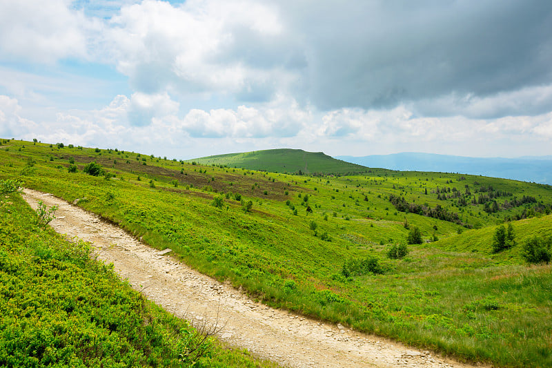 山间景观路径