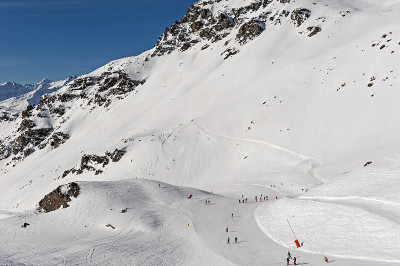 高山冬季度假胜地的滑雪场
