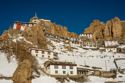 印度喜马拉雅山冬季的丹卡寺