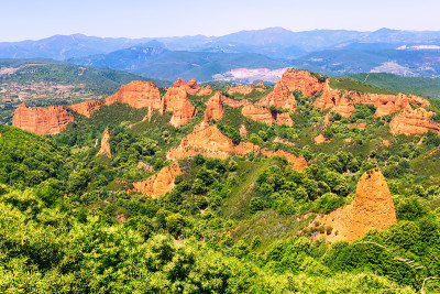夏季山地景观