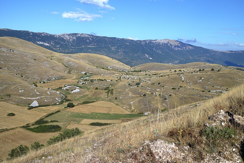 坎波Imperatore全景，在格兰萨索山脚下的意大利