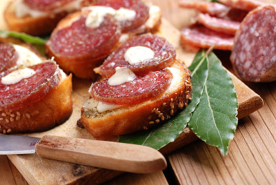 crostini和香肠