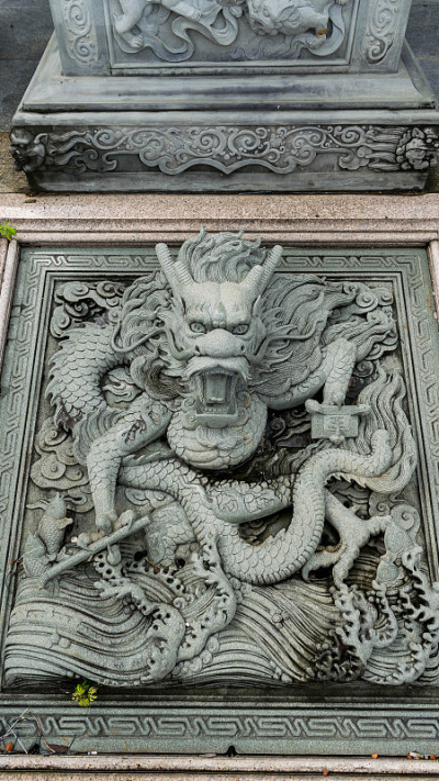 详细的龙的雕像