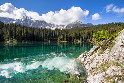 Karersee，意大利南蒂罗尔的多洛米特湖