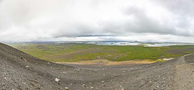 冰岛Hverfjall火山口夏季白天的Mývatn湖区全景图