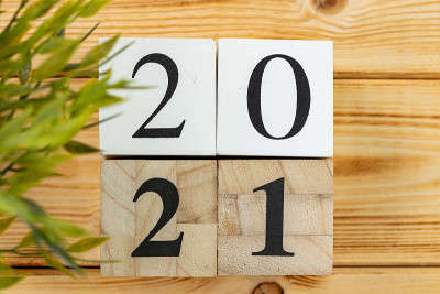 工作台上放着2021年的木方