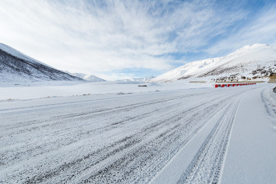 雪公路背景