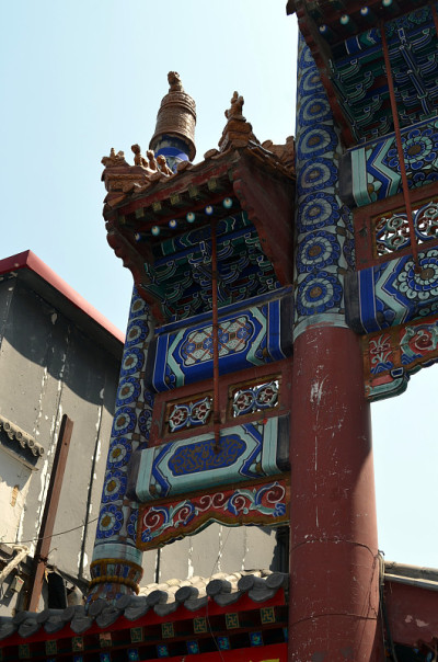 北京著名的王府井大街或东华门大街入口的细节，是中国著名的旅游景点，以当地的美食和纪念品