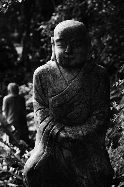 地藏菩萨雕像被毁