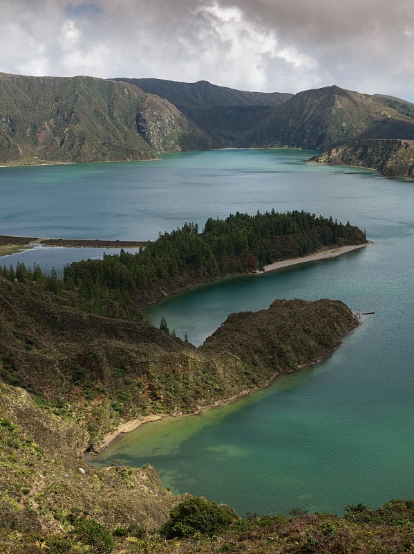 亚述尔群岛米格尔岛的火山火山口