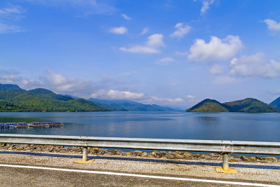 防水坝碧空有碧水清