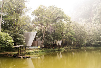 颜色池塘，茂物山顶