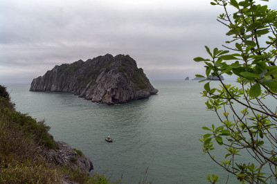 船和岛屿。