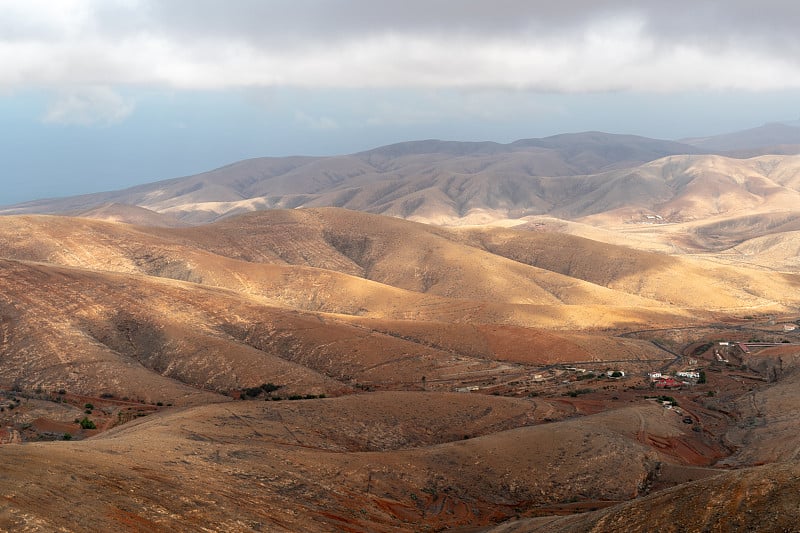 从Mirador de Morro Velosa, Fuerteventura可以看到圣塔伊内斯山谷