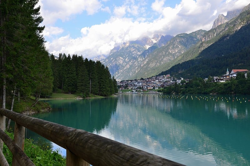 高山湖泊