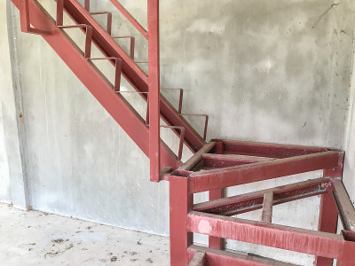 楼梯在建设中
