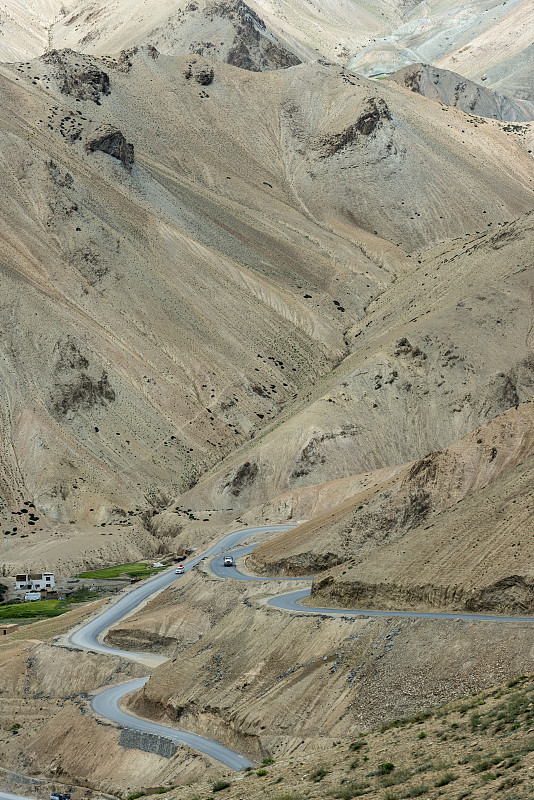 Fotu La Pass附近的山路