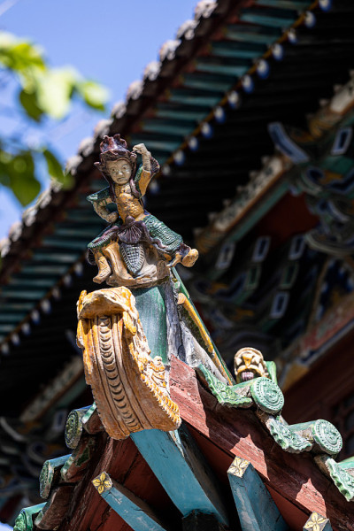 古代建筑屋檐上的雕塑