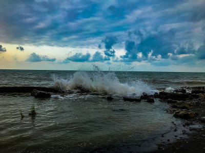 波在海滨