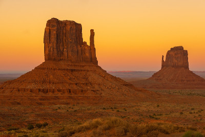 纪念碑谷地区的科罗拉多高原与巨大的砂岩在Arizonaâ犹他州边界上，在一个纳瓦霍民族保留地。美