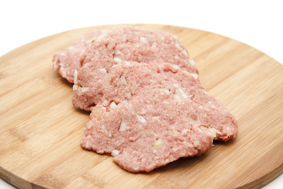 在边缘板上形成的碎肉
