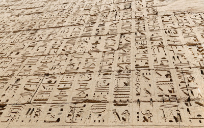 埃及象形文字在Medinet Habu神庙，卢克索，埃及