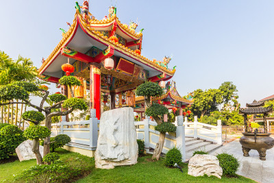 在镇中心的中国寺庙。
