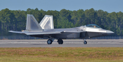 f - 22猛禽战斗机降落