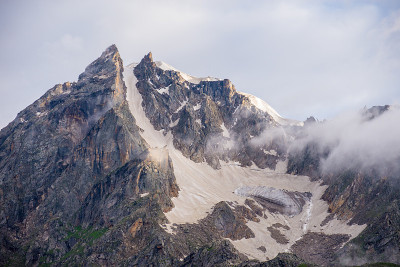 雪帽山